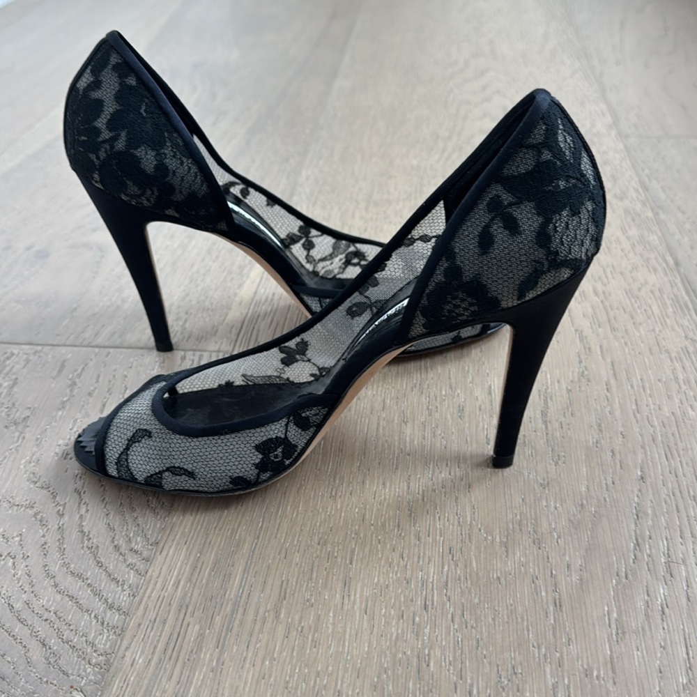 New Manolo Blahnik Black Lace Peep Toe Heels size 37 - Picture 3 of 9